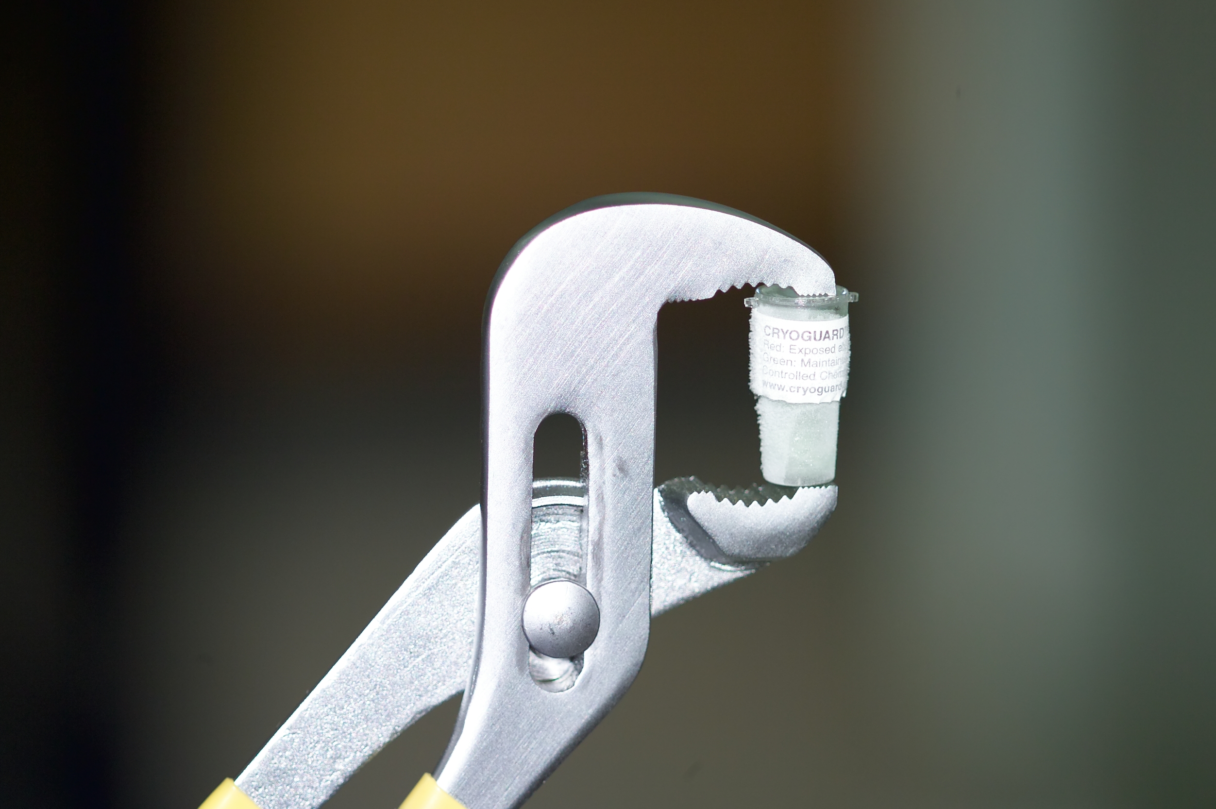cryoguard-in-pliers-activated.jpg
